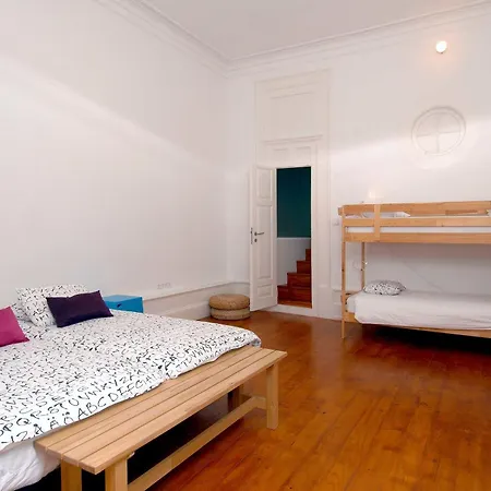 Hostel So Cool *