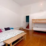 Hostel So Cool *